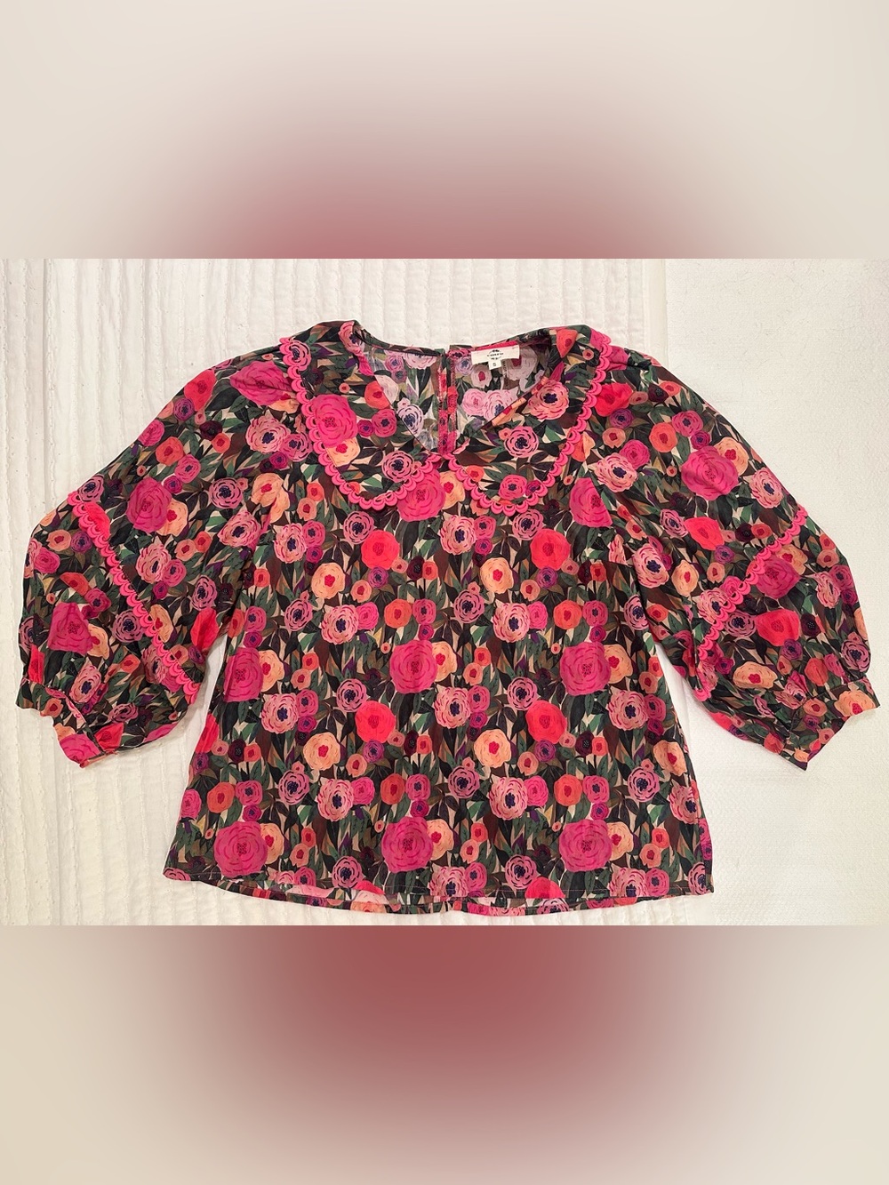 ENTRO -  Floral Pink Multi-Color Scalloped Collar Blouse - Like new - Never worn